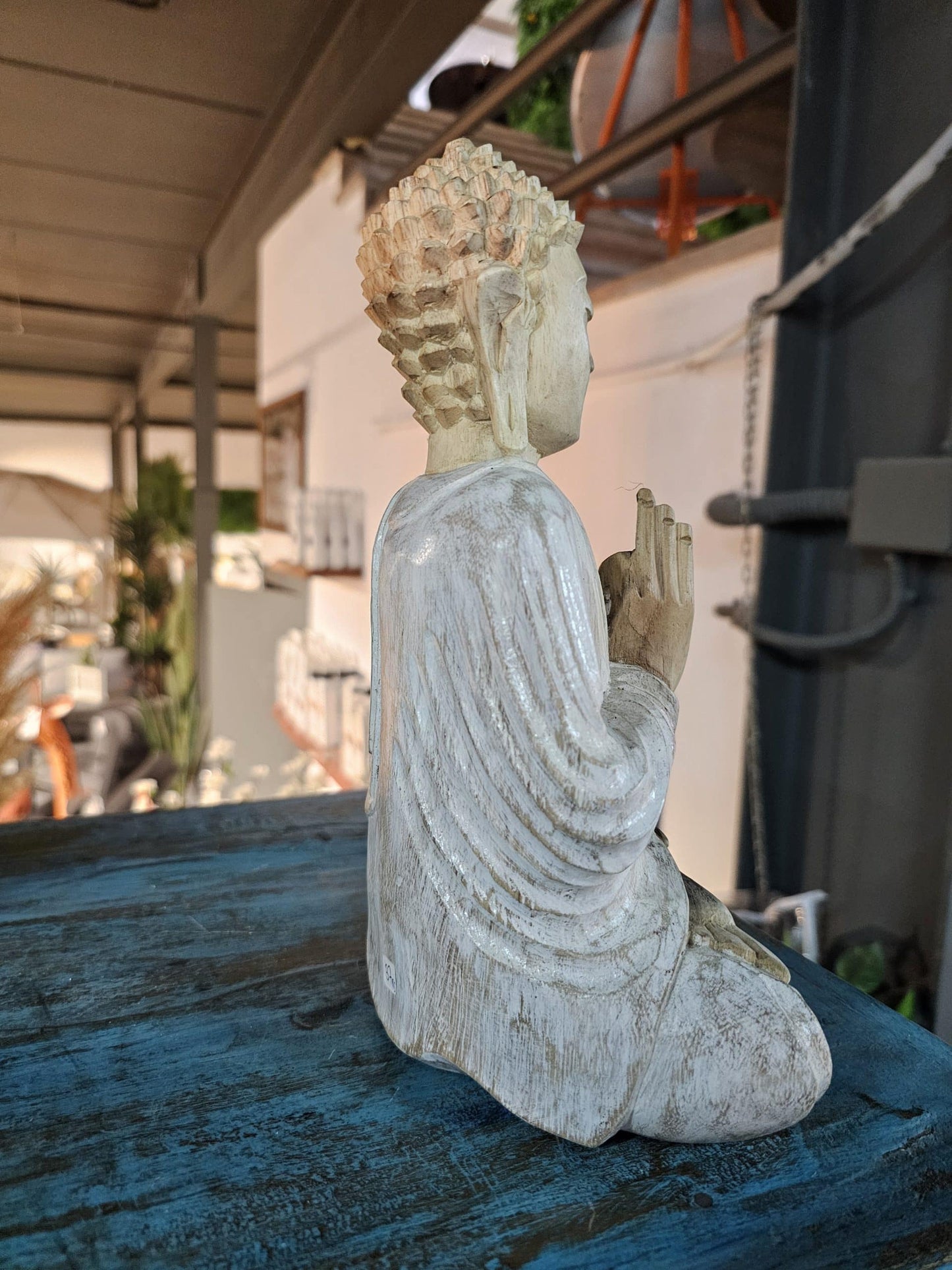 White / Natural sitting Buddha