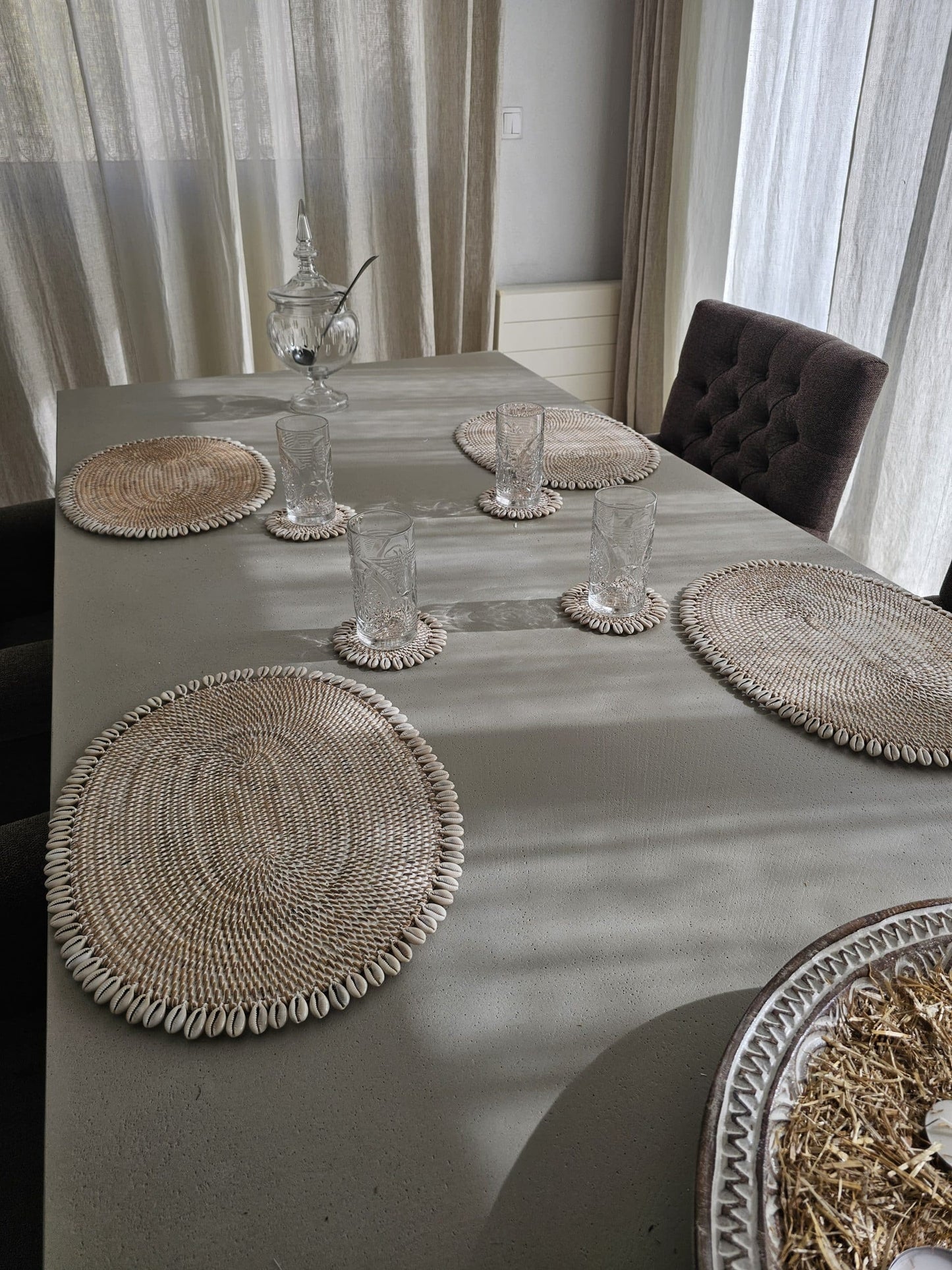 Oval Placemat with Shells in Two Colors