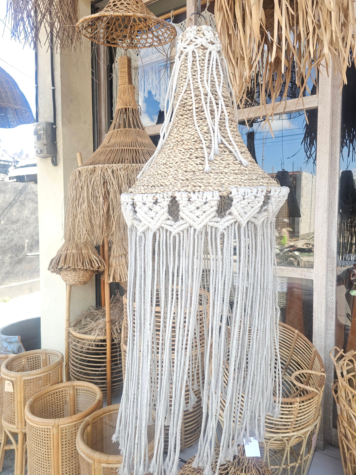 Hanglamp from banana bark. Model Kulit