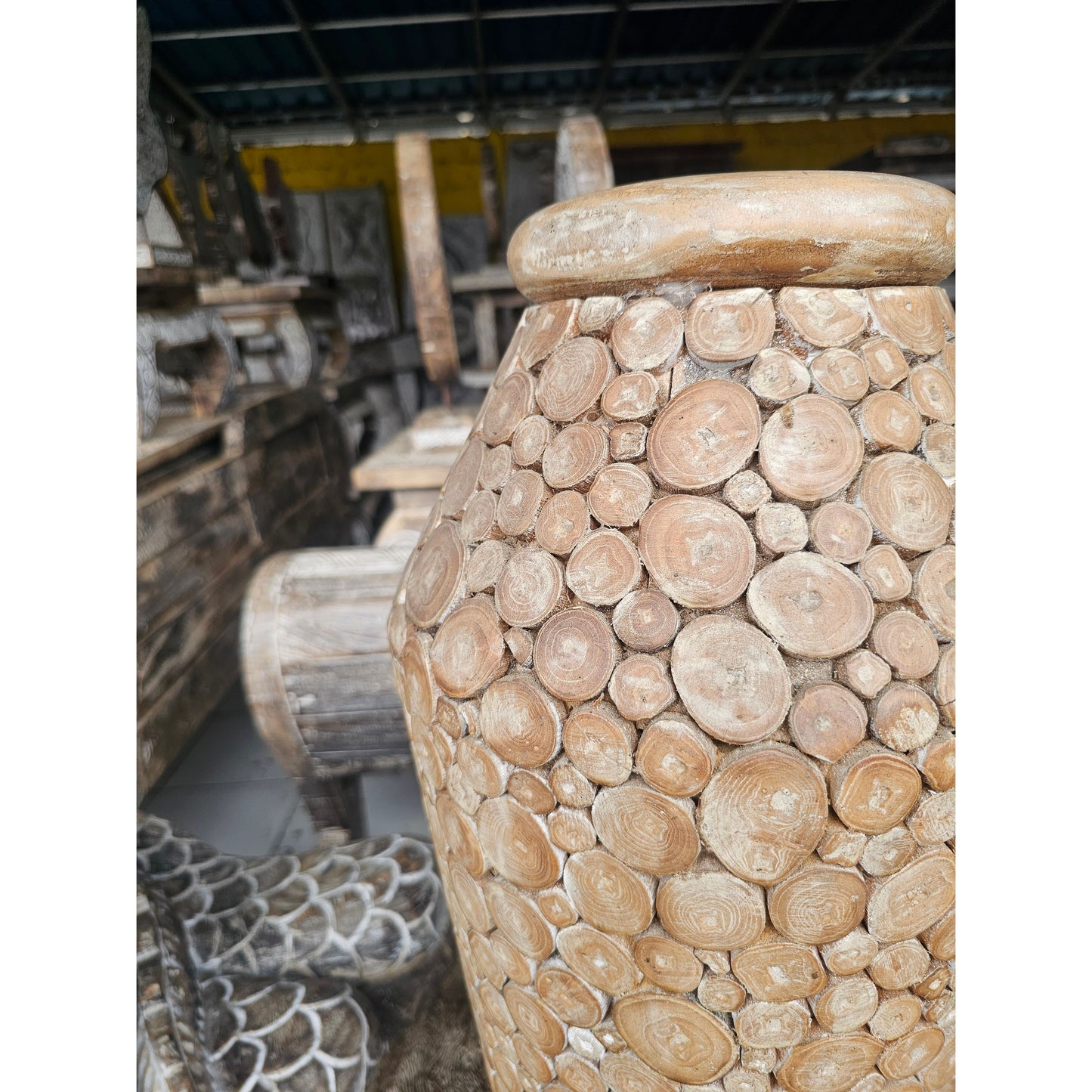 Bamboo wood slice floor vase. Model Mengiris