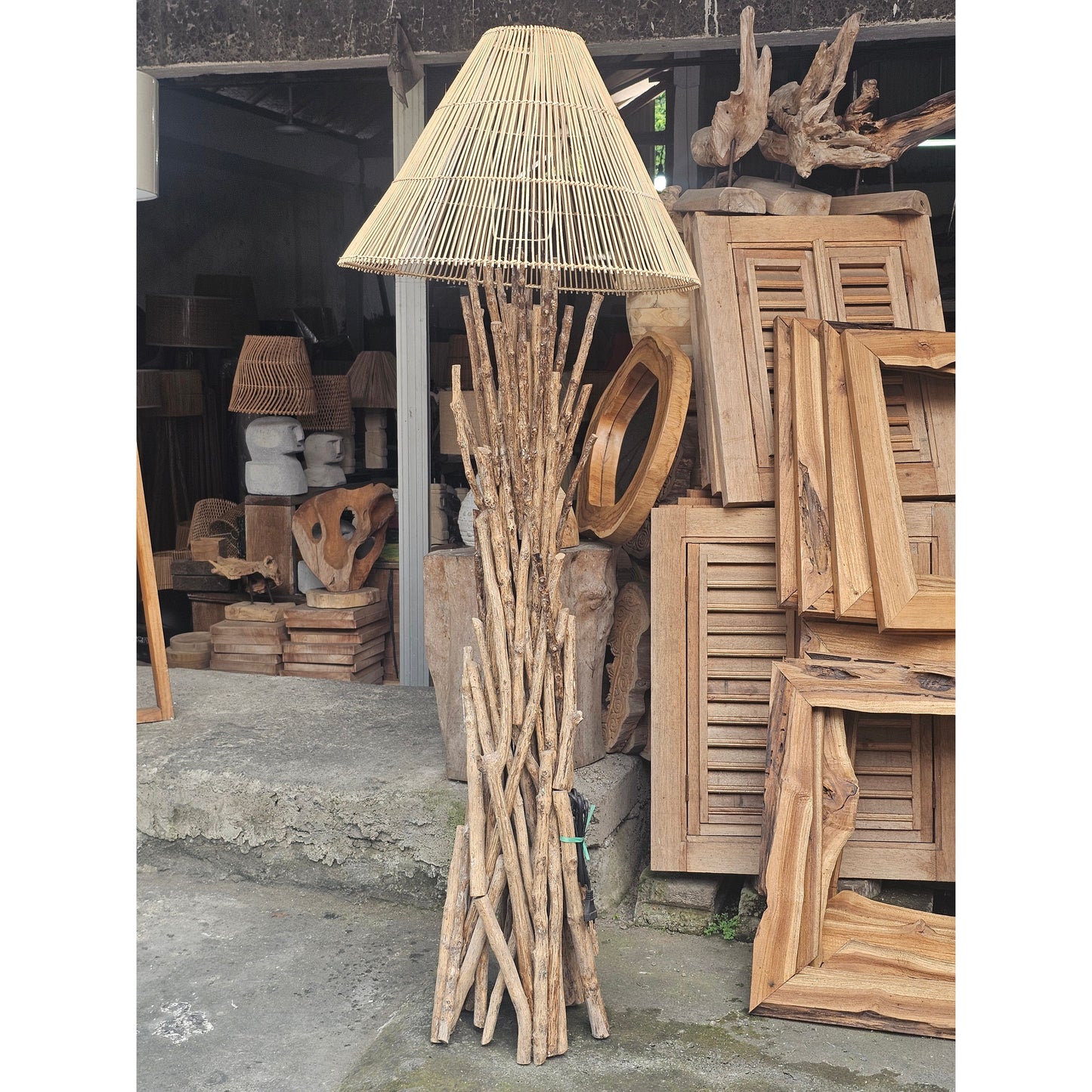 Lámpara de pie 120cm Modelo Puak