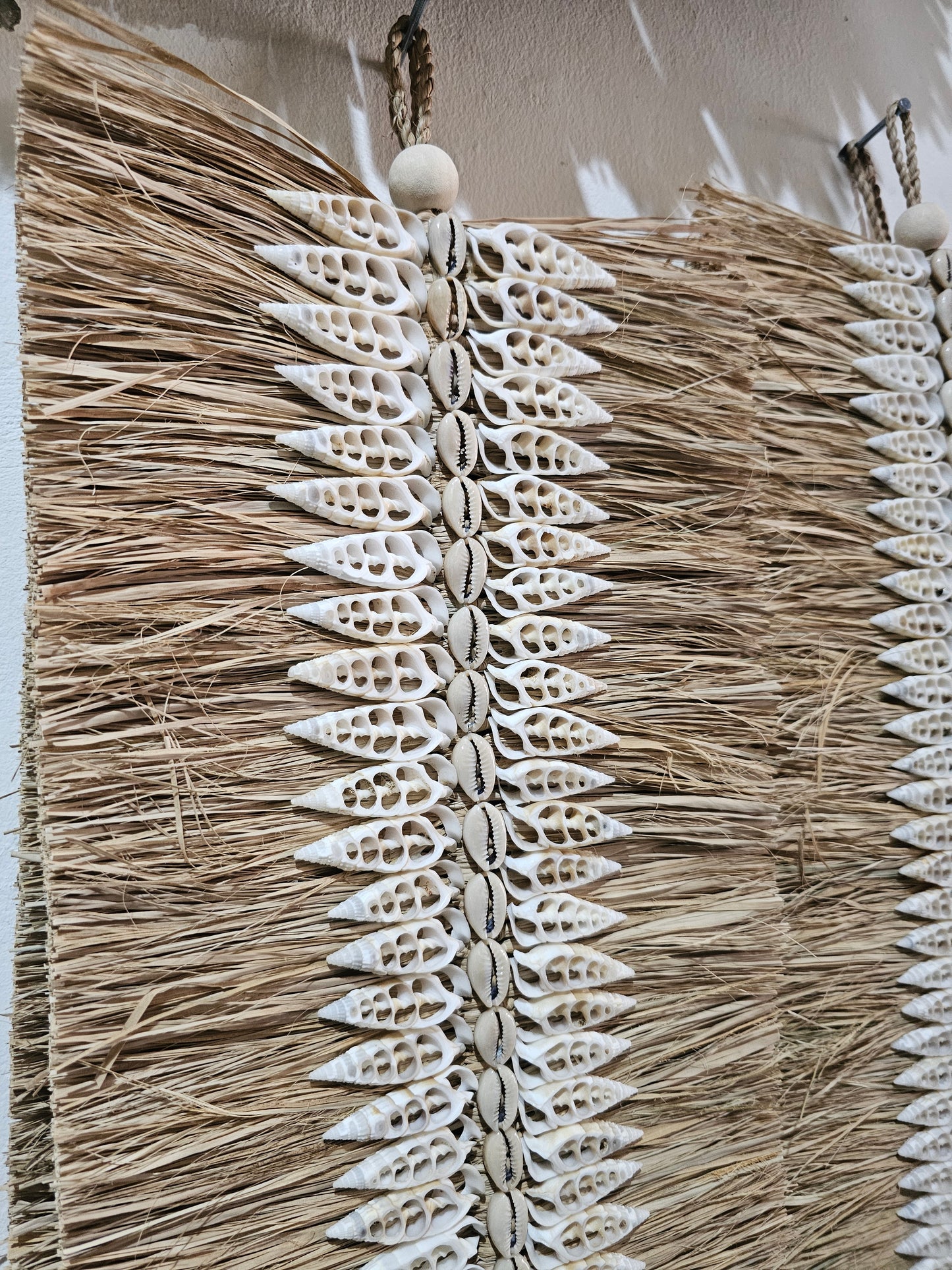 Borlas decorativas de pared de algas marinas con detalles de conchas