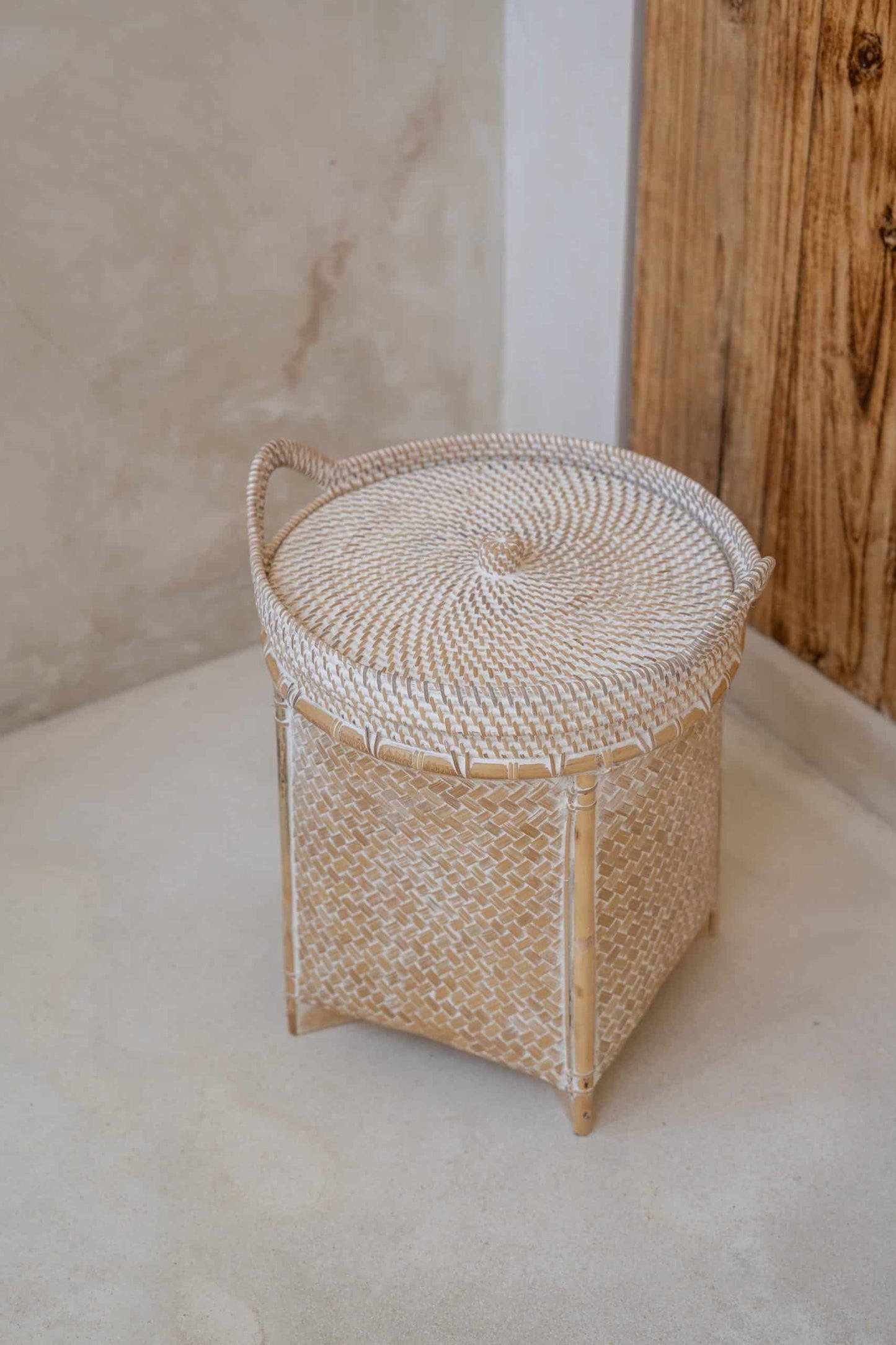 Bamboo basket with lid. Model Nadem