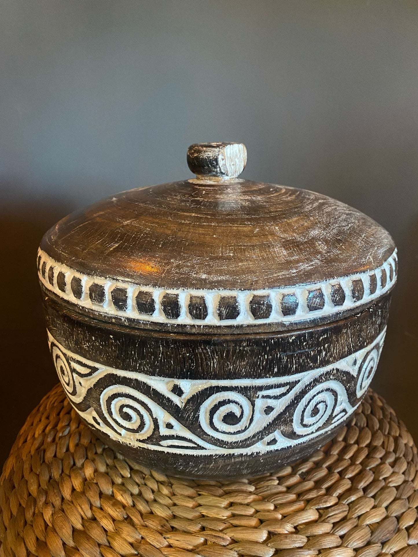 Timor wooden bowl with lid, Model Trucuk