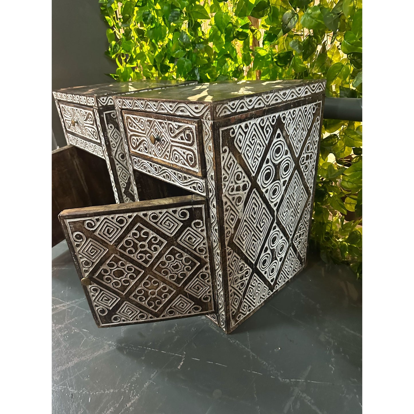 Mesa de noche modelo Bajawa (Giro a la izquierda o a la derecha)