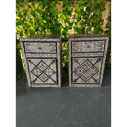 Mesa de noche modelo Bajawa (Giro a la izquierda o a la derecha)