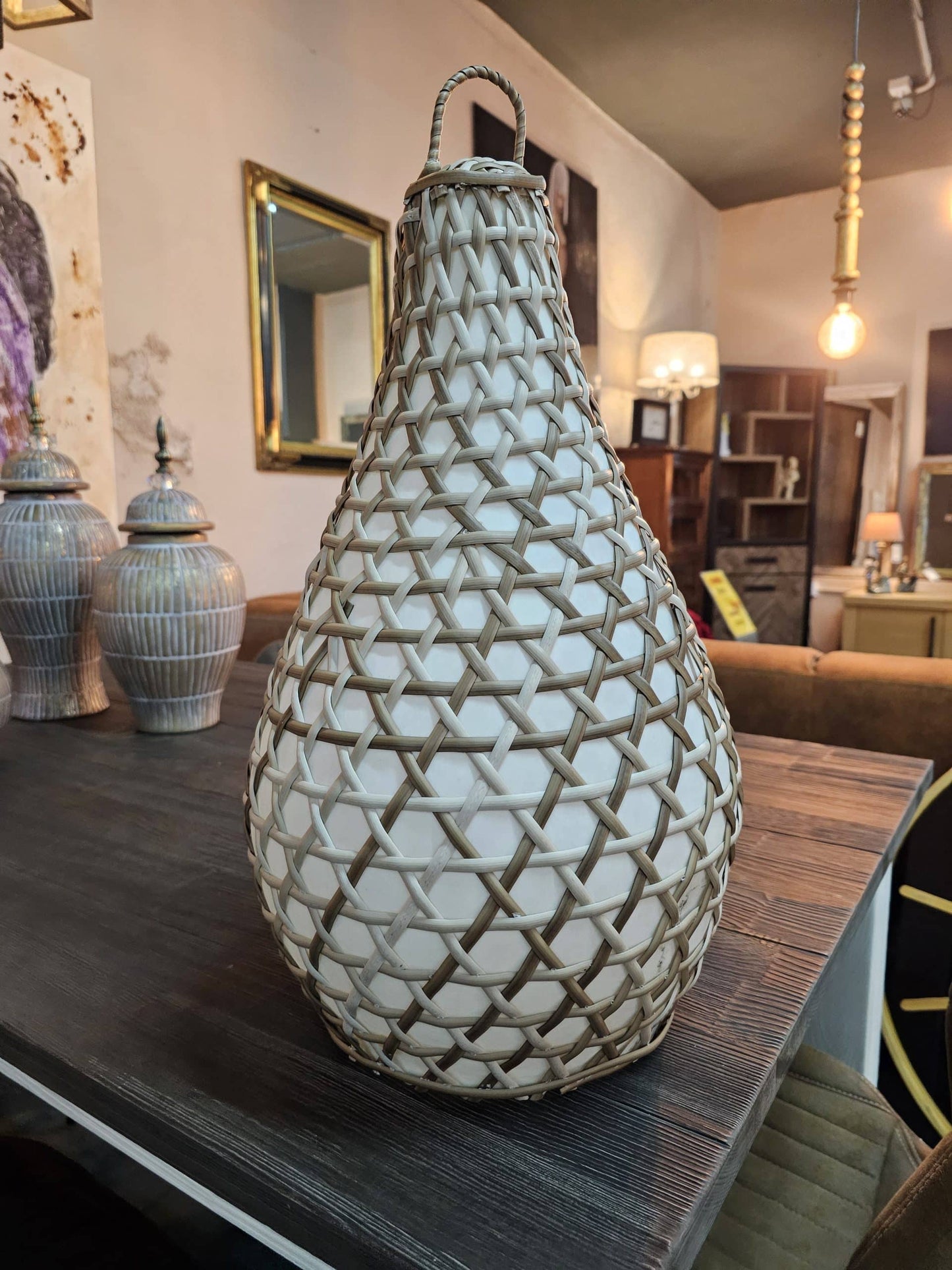 Lantern shaped ceiling lamp