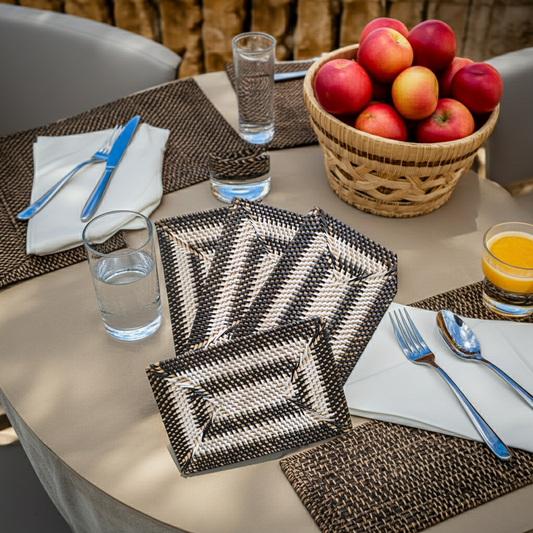 pequeno individual de rattan