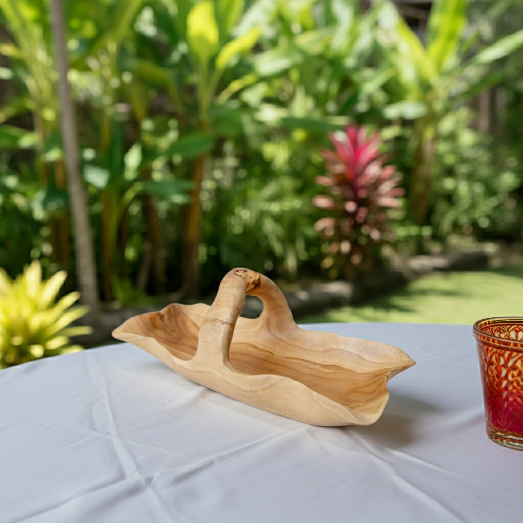 Fruteira maciça esculpida à mão com pega. Modelo Mangkuk.