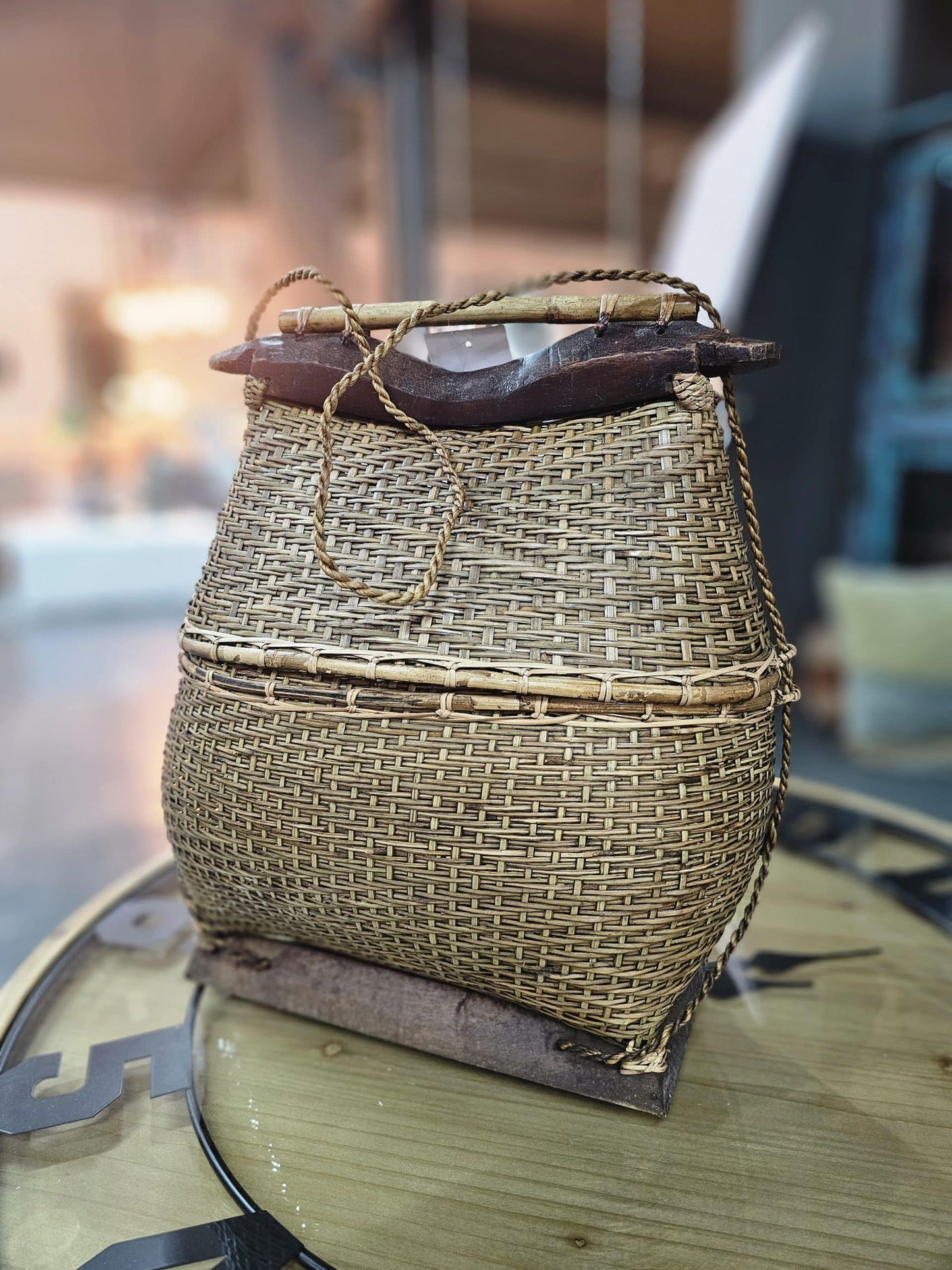 Rattan / bamboo newspaper basket in two colors