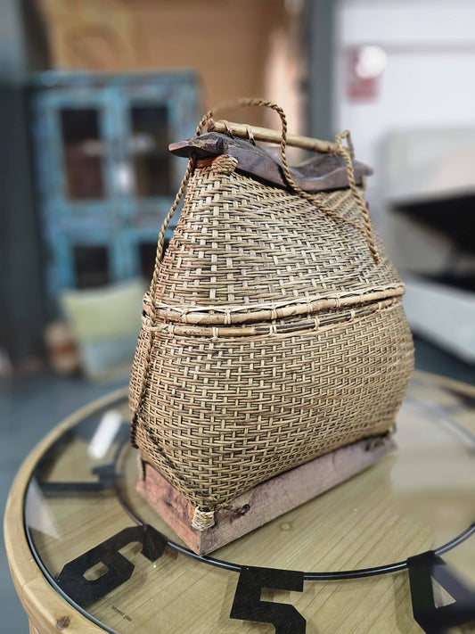 Rattan / bamboo newspaper basket in two colors
