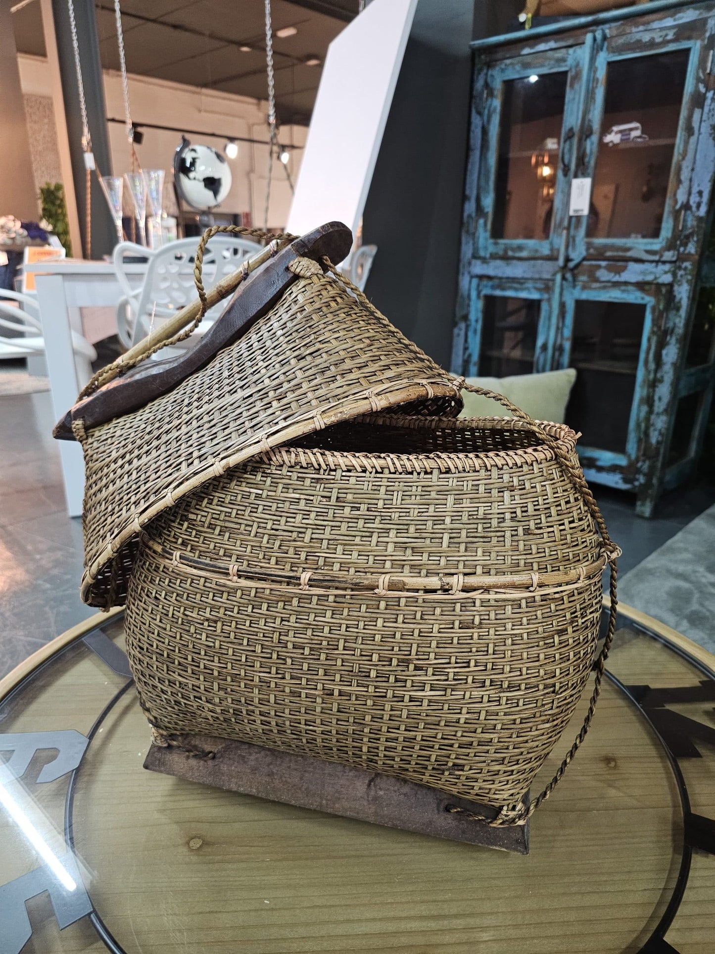 Rattan / bamboo newspaper basket in two colors