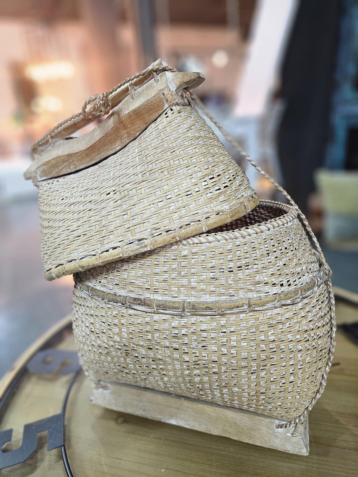 Rattan / bamboo newspaper basket in two colors