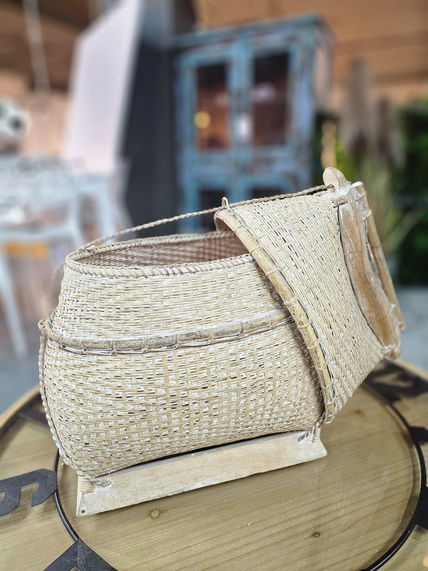 Rattan / bamboo newspaper basket in two colors