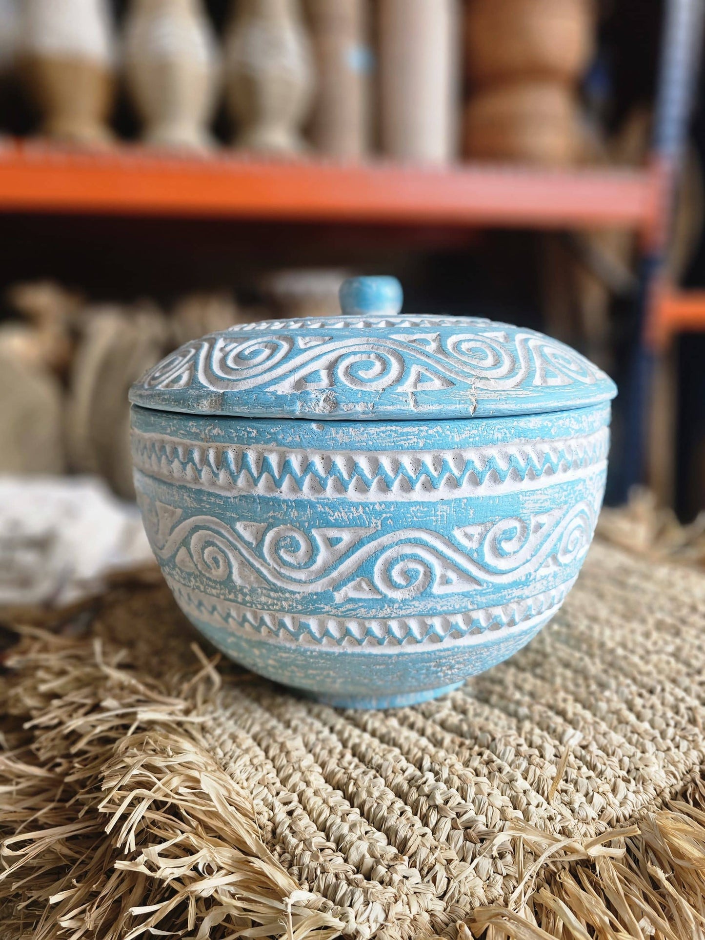 Turquoise pot with lid. Model Jetis