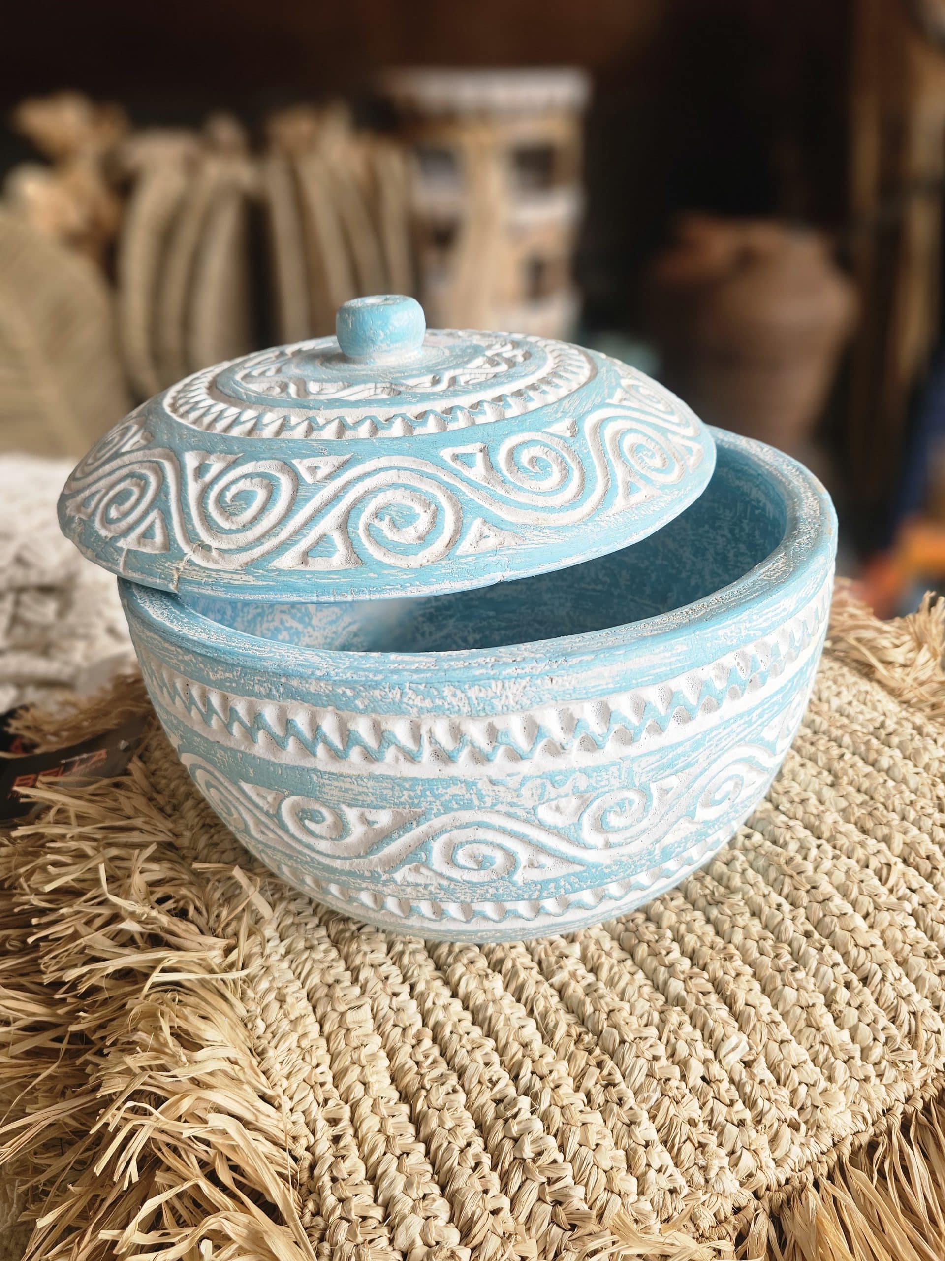 Turquoise pot with lid. Model Jetis