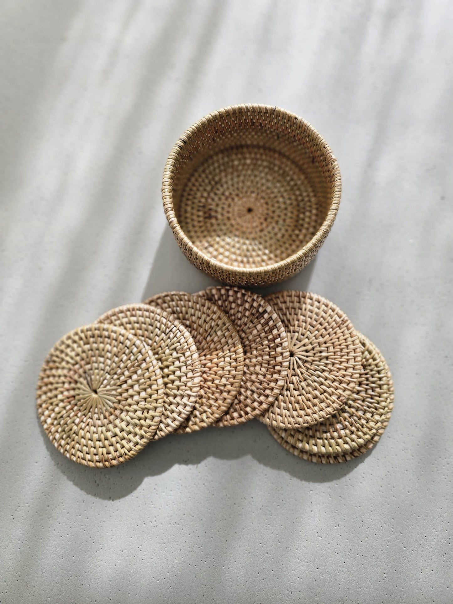 Set of 6 ratan coasters in two colors