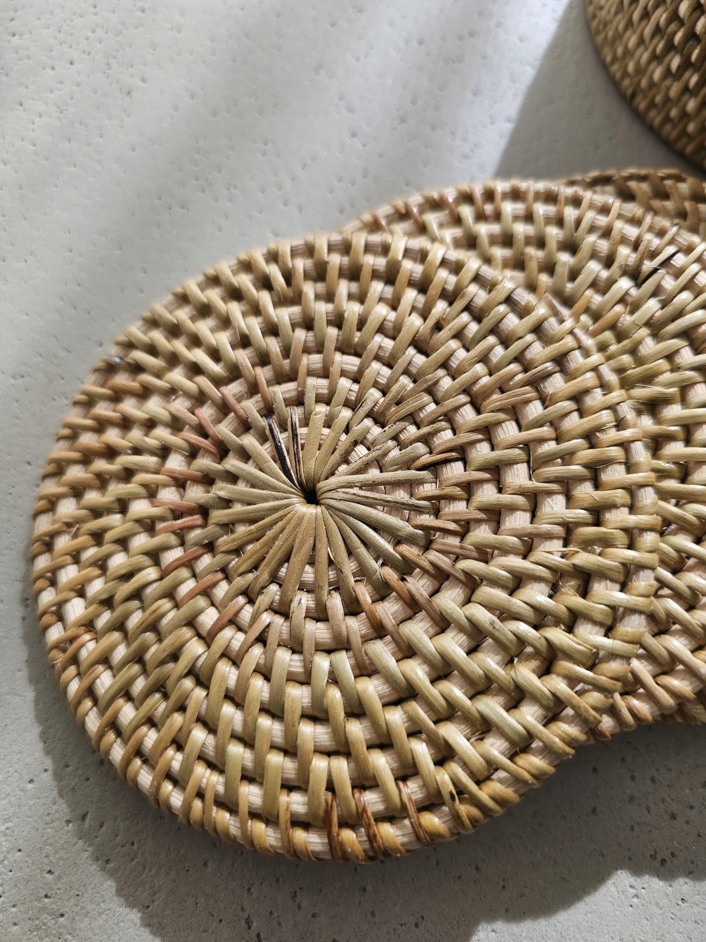 Set of 6 ratan coasters in two colors