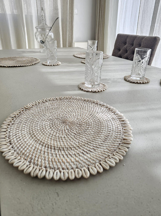 Ratan Placemat Decorated with Shells
