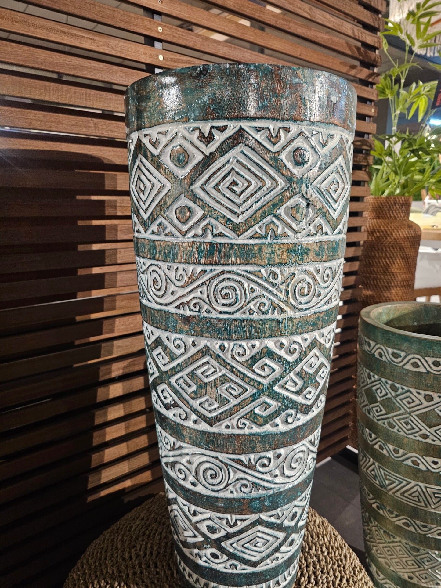 Wooden vase Model Menui