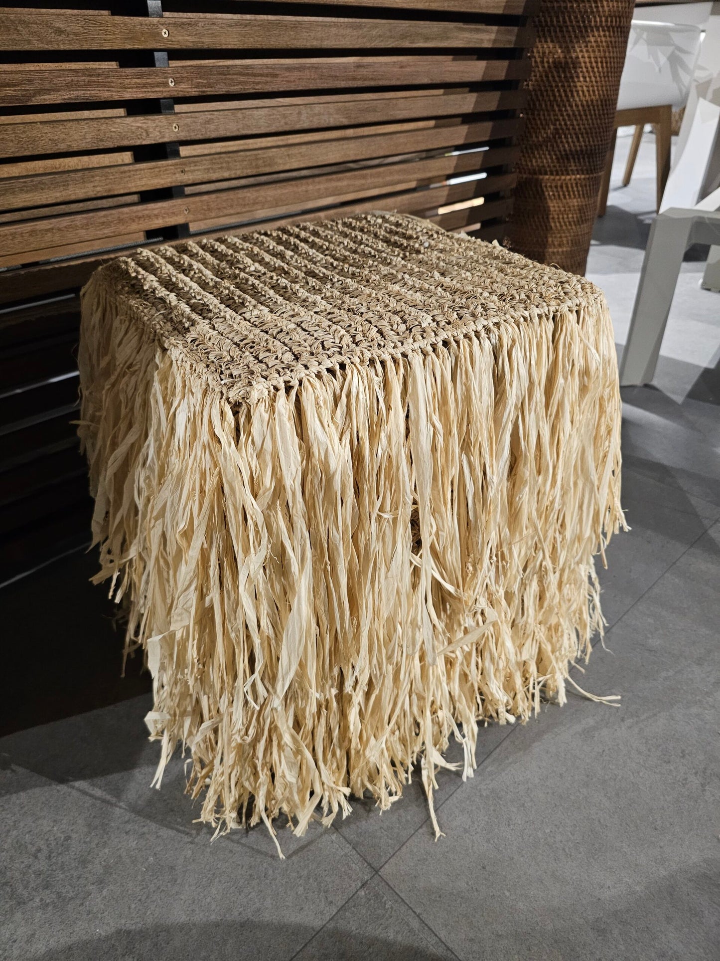 Square stool from dried grass Model Wosu