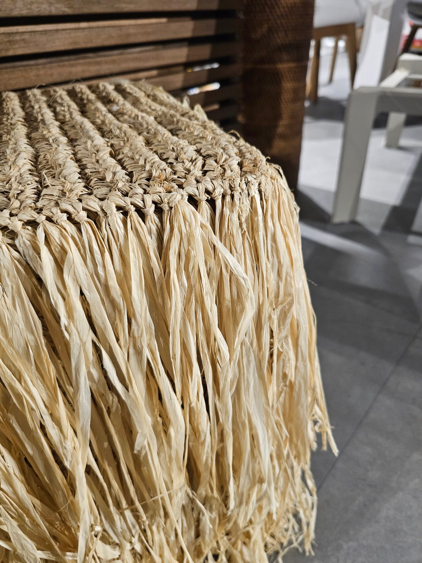 Square stool from dried grass Model Wosu