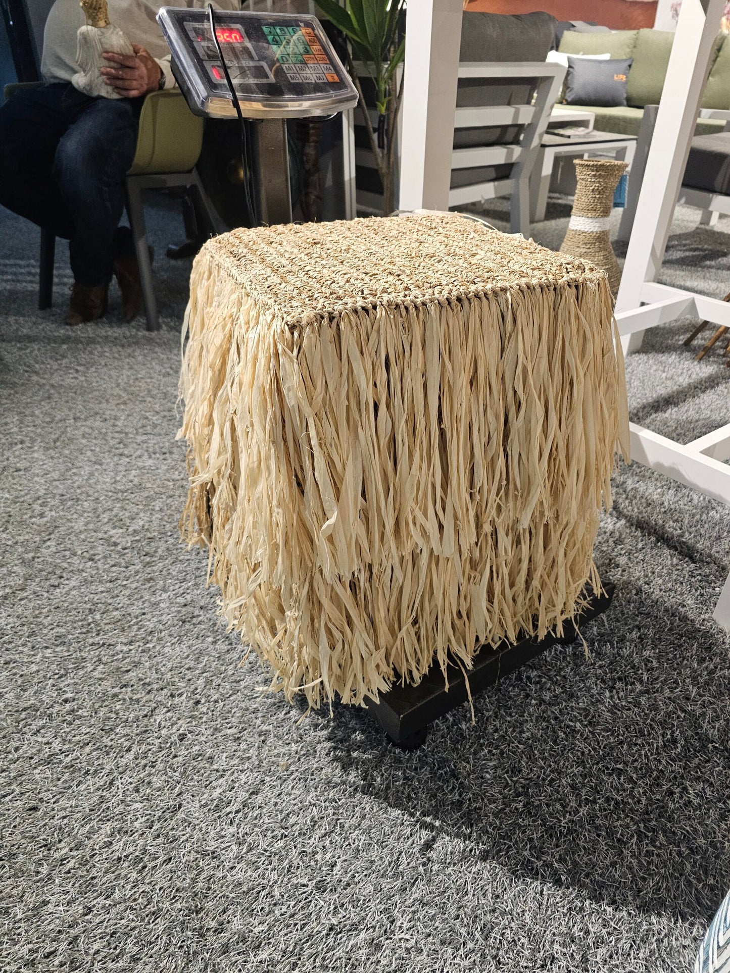 Square stool from dried grass Model Wosu