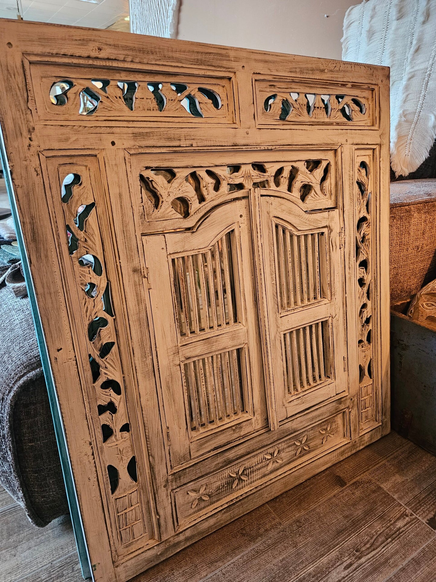 Mirrar Model Praya, Three colors