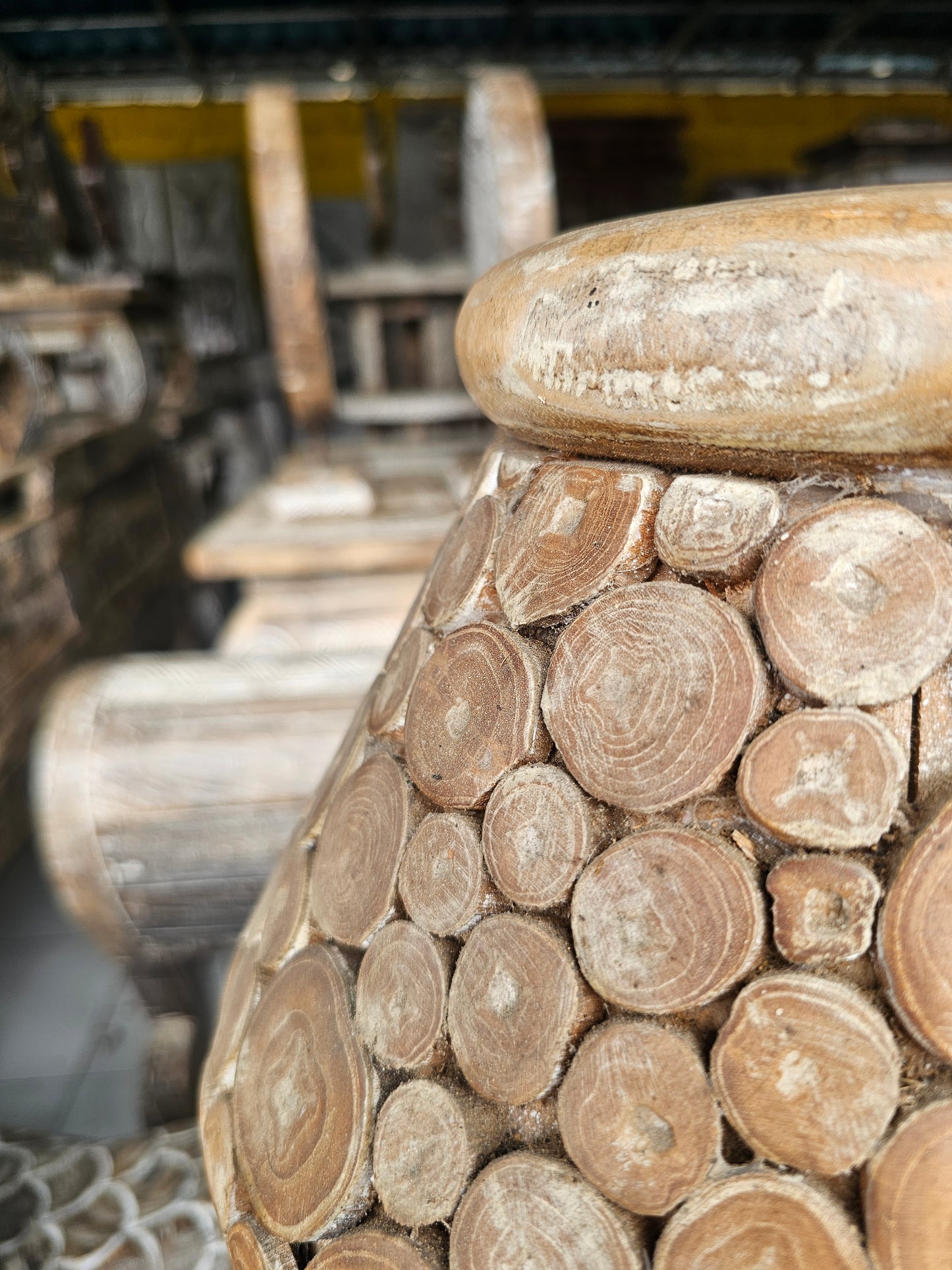 Bamboo wood slice floor vase. Model Mengiris