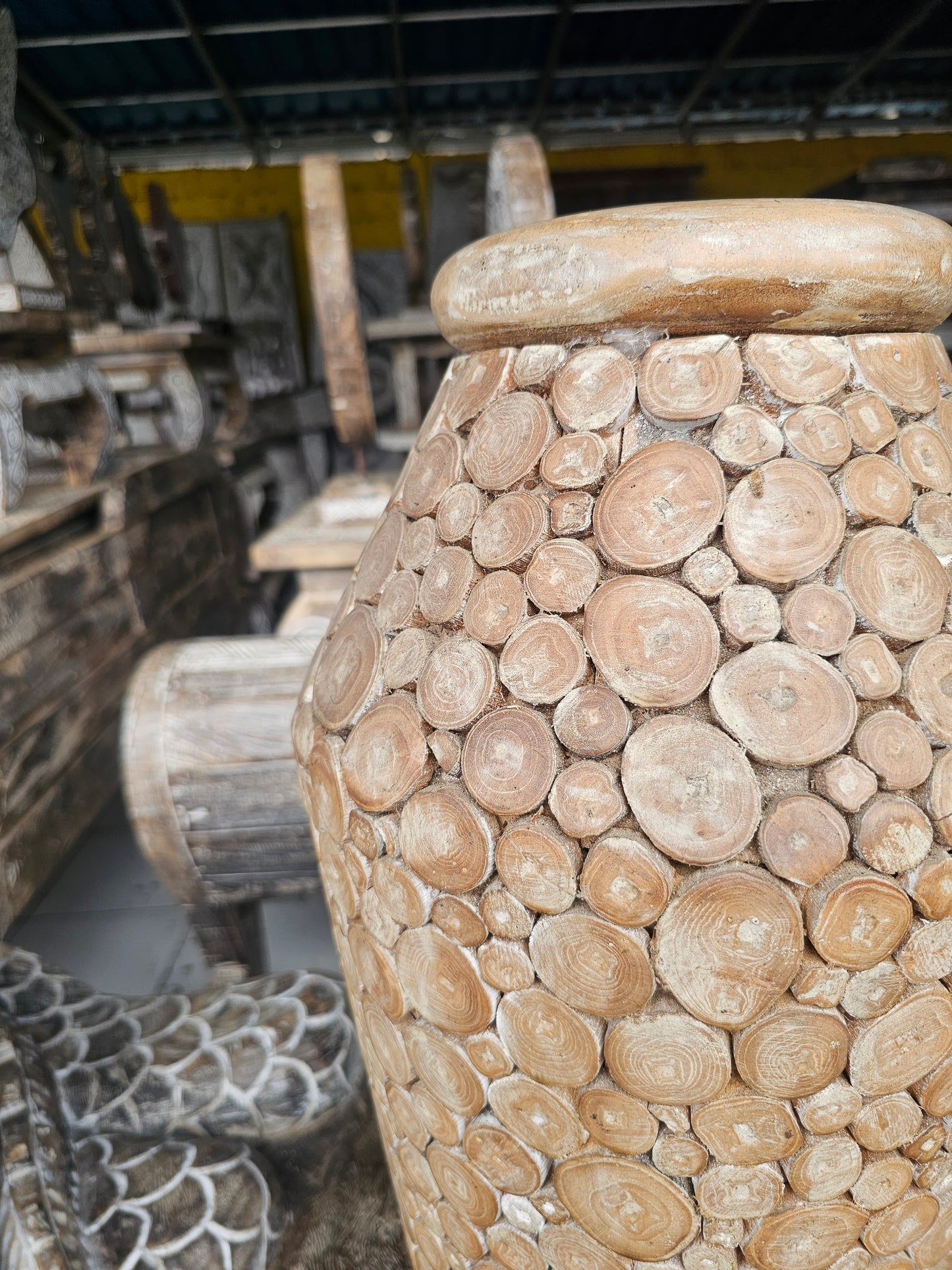 Bamboo wood slice floor vase. Model Mengiris