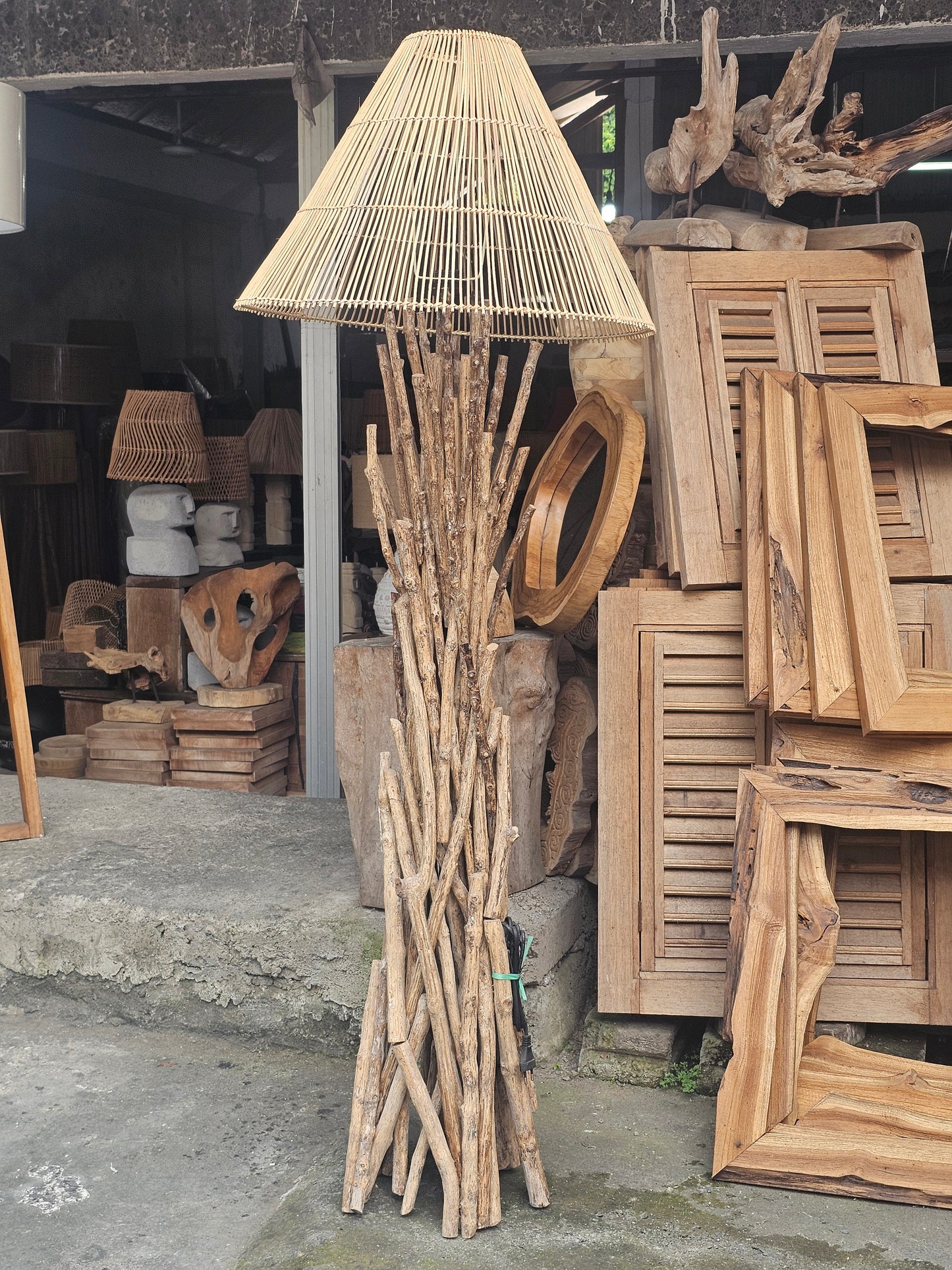 Standing lamp 120cm Model Liar