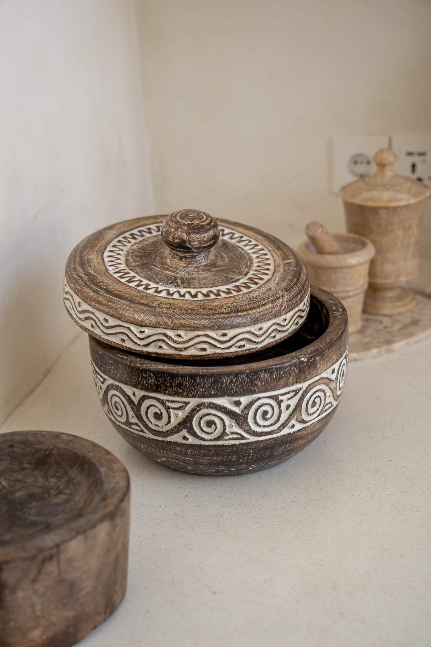 Timor pot with lit. Model Bekasi