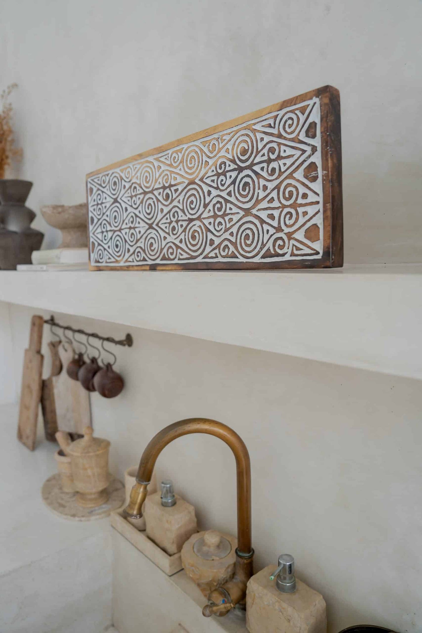 Coat rack / Wall decoration with wall mounting