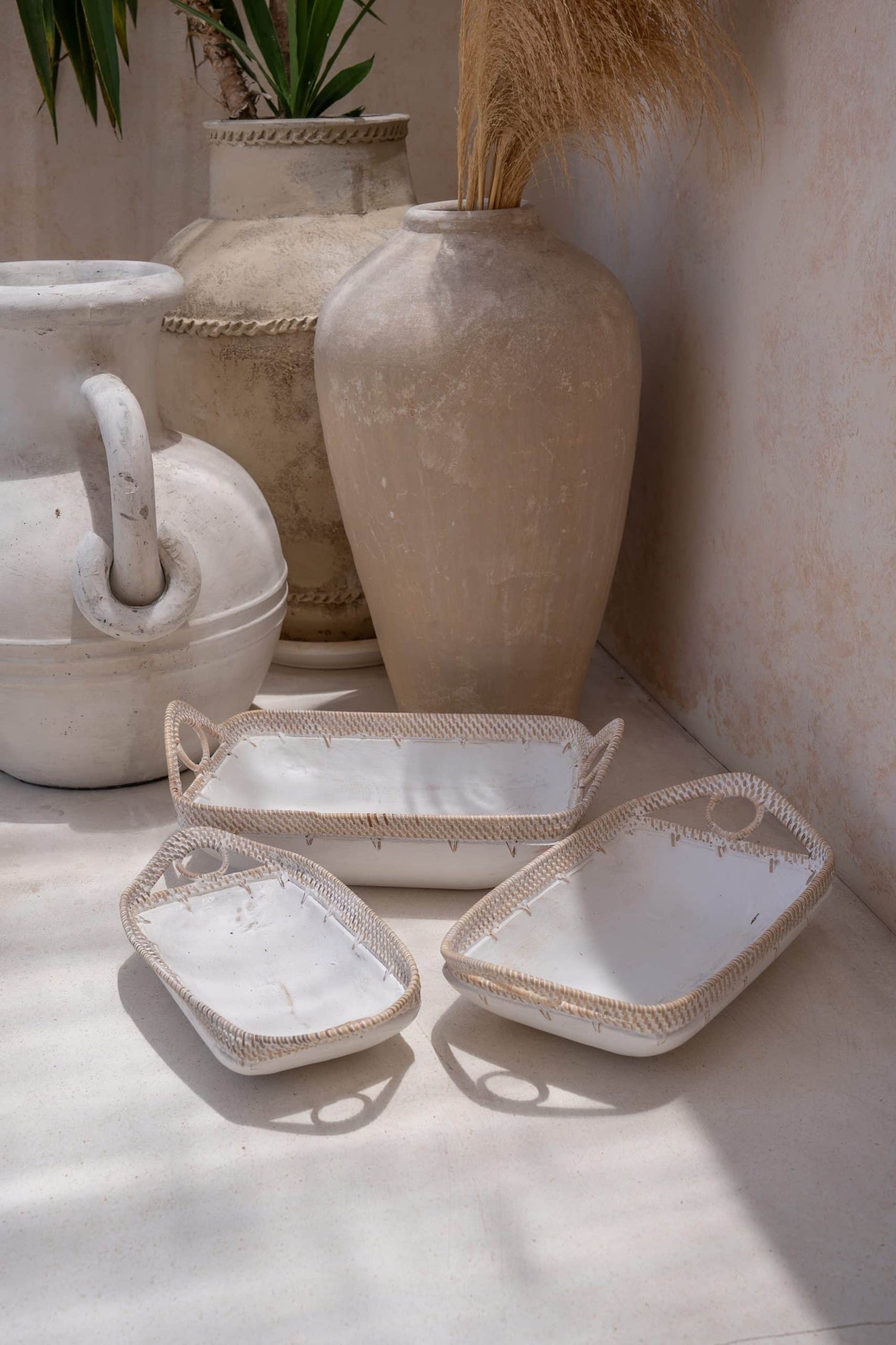 White wooden bowls, set of 3, Model Basu