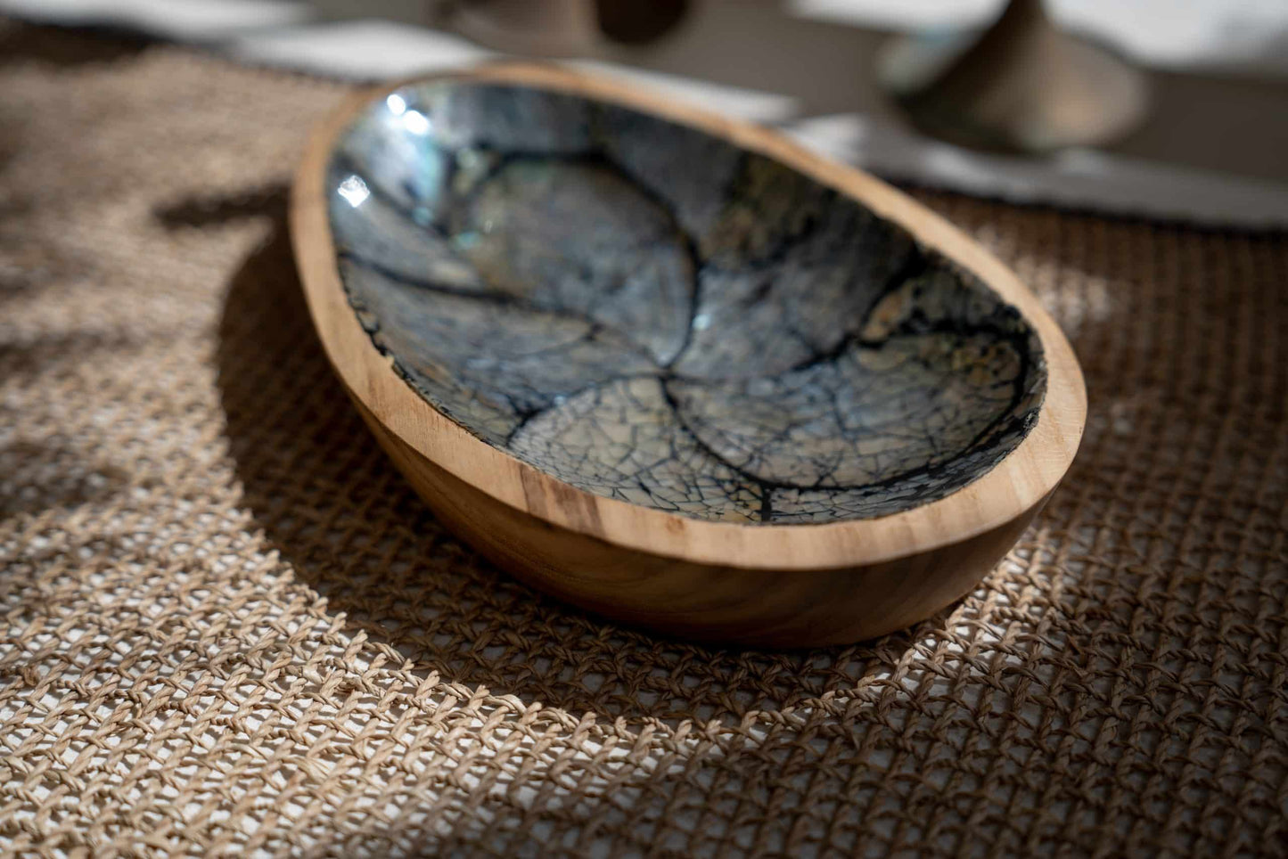 Plate side bowl with shell finish