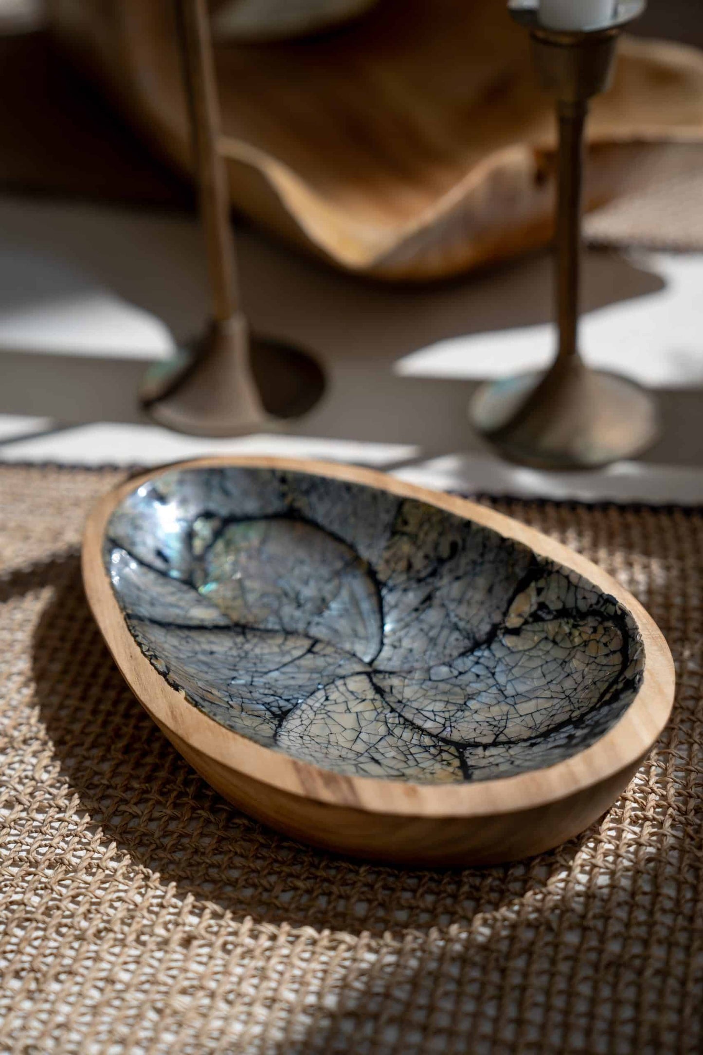 Plate side bowl with shell finish