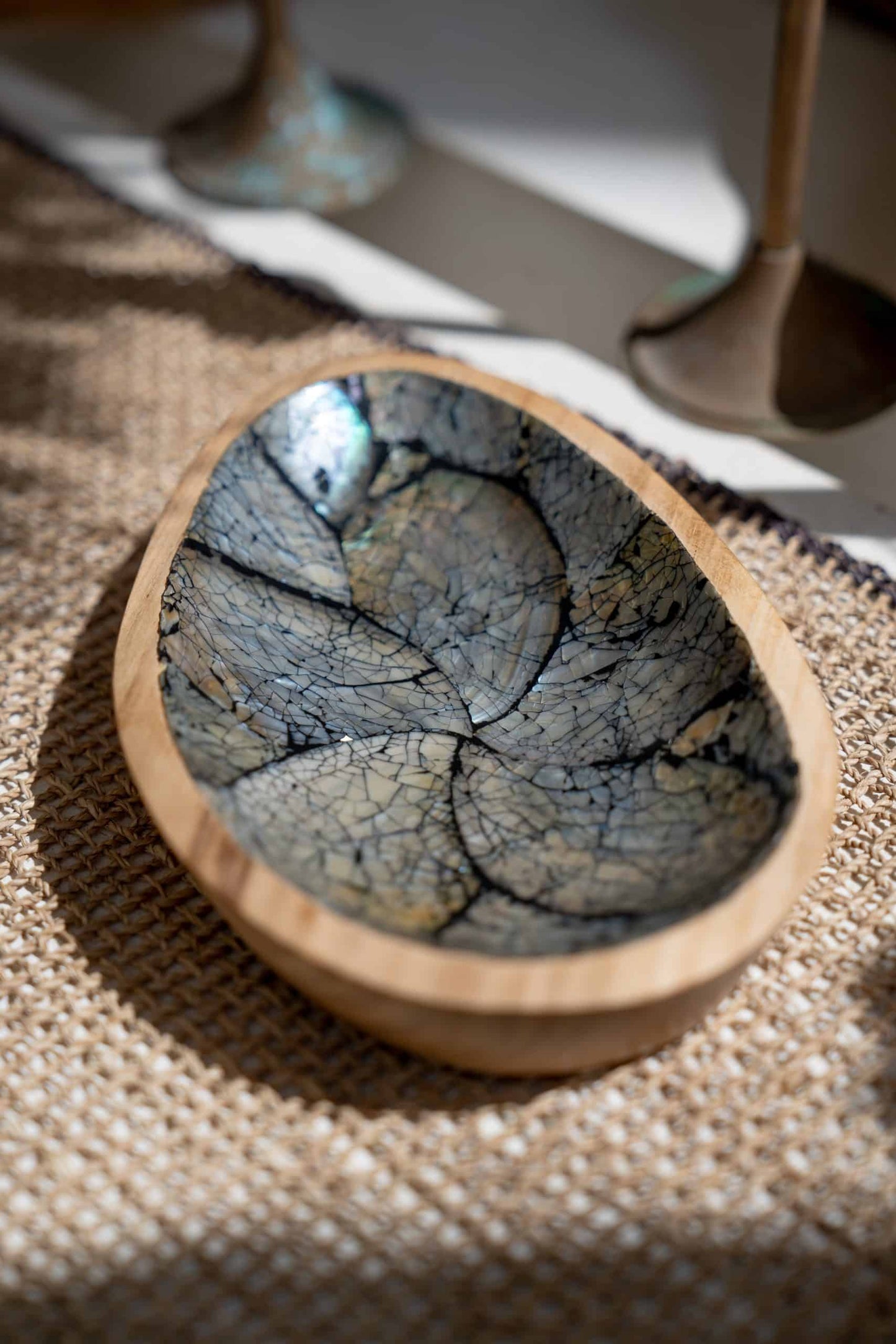 Plate side bowl with shell finish