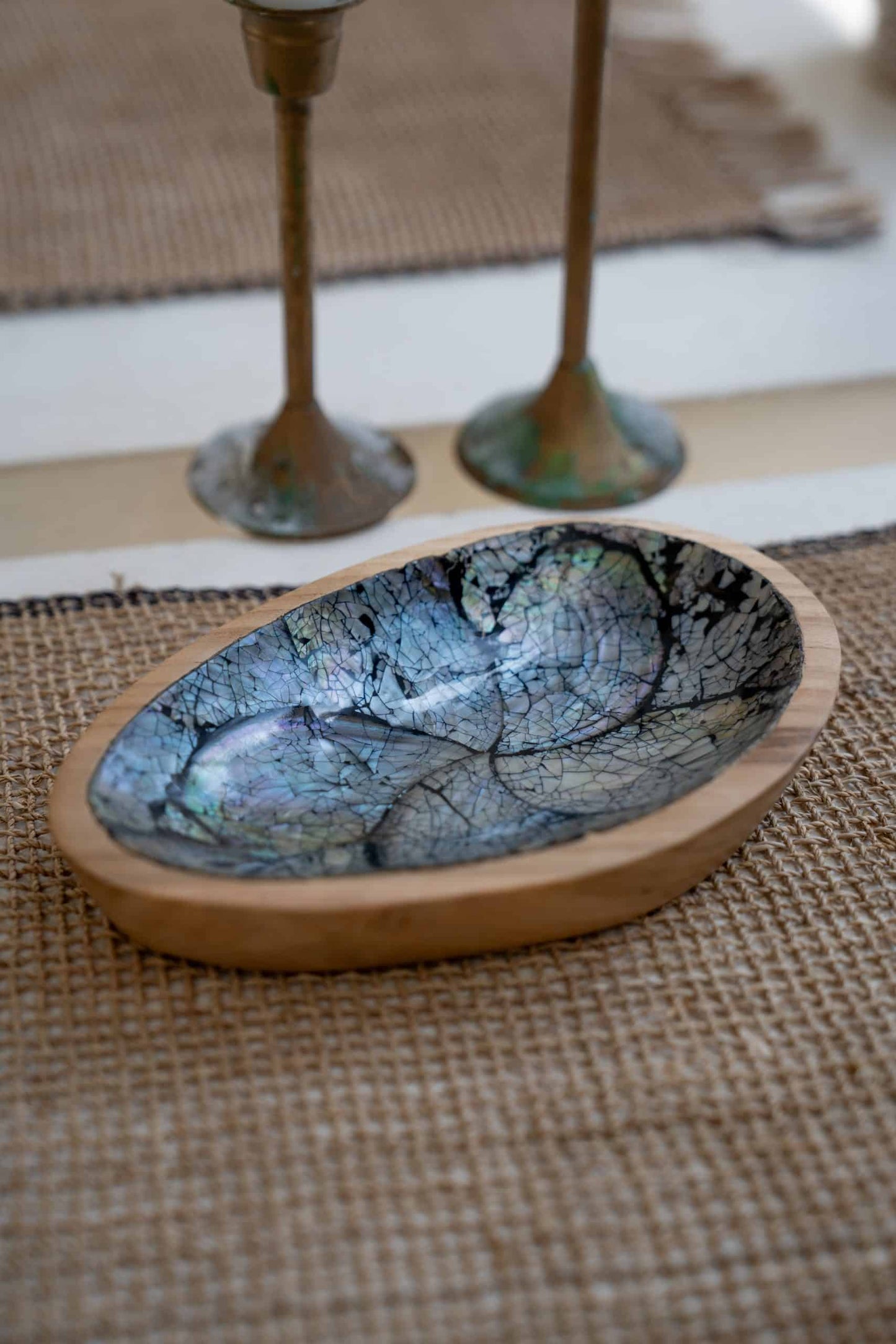 Plate side bowl with shell finish