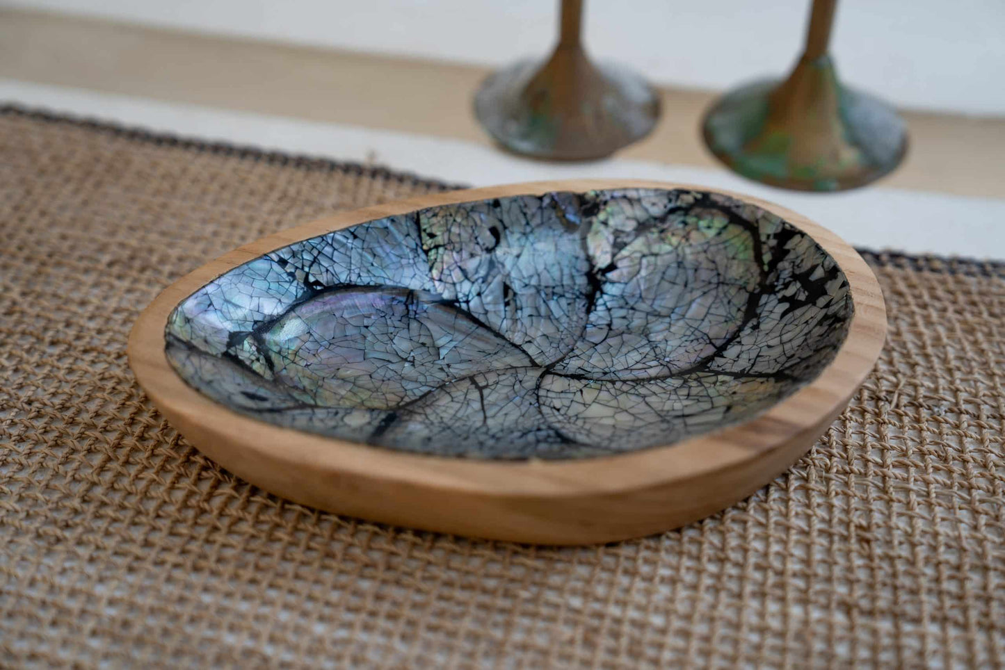 Plate side bowl with shell finish