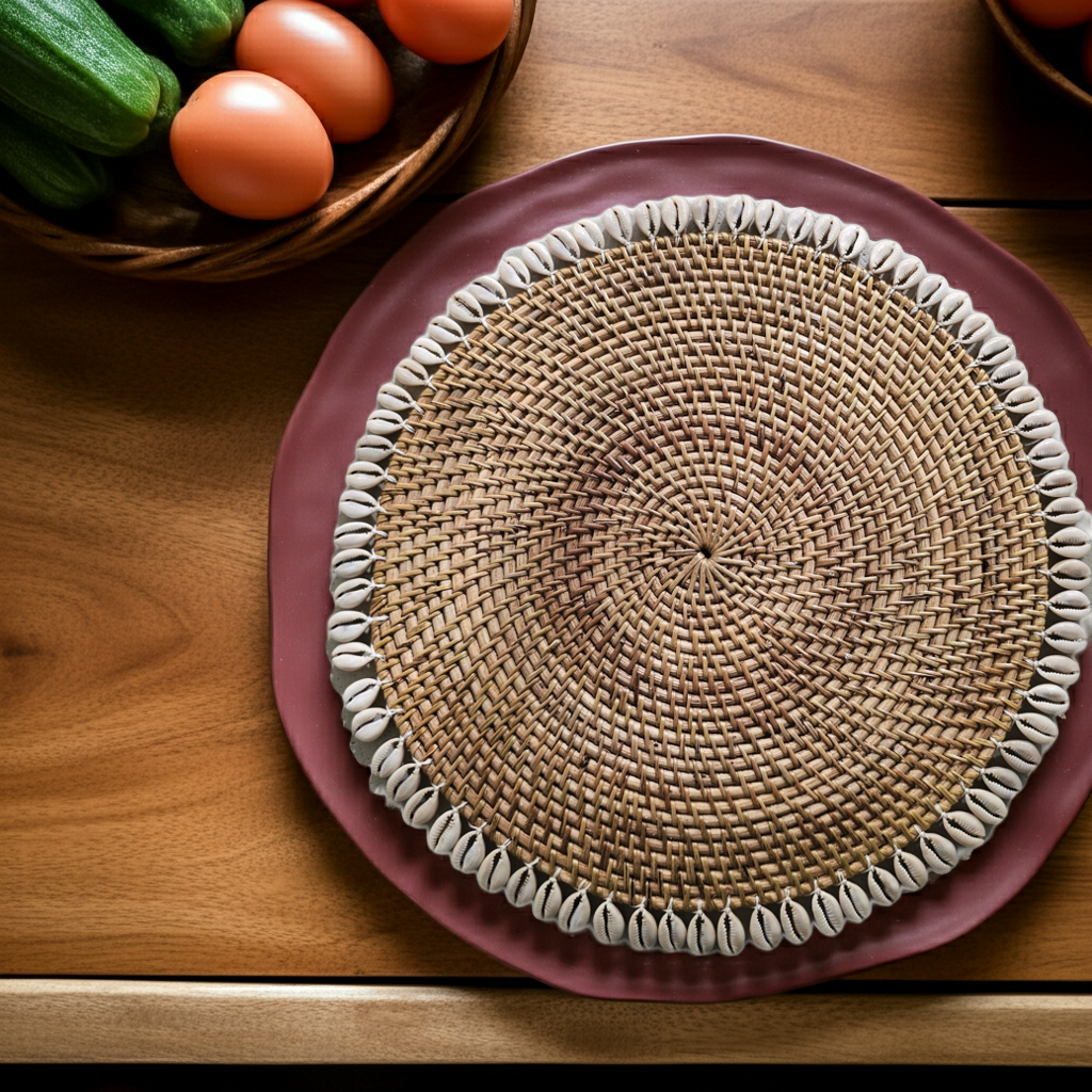 Mantel individual de concha de cauri colonial en dos colores