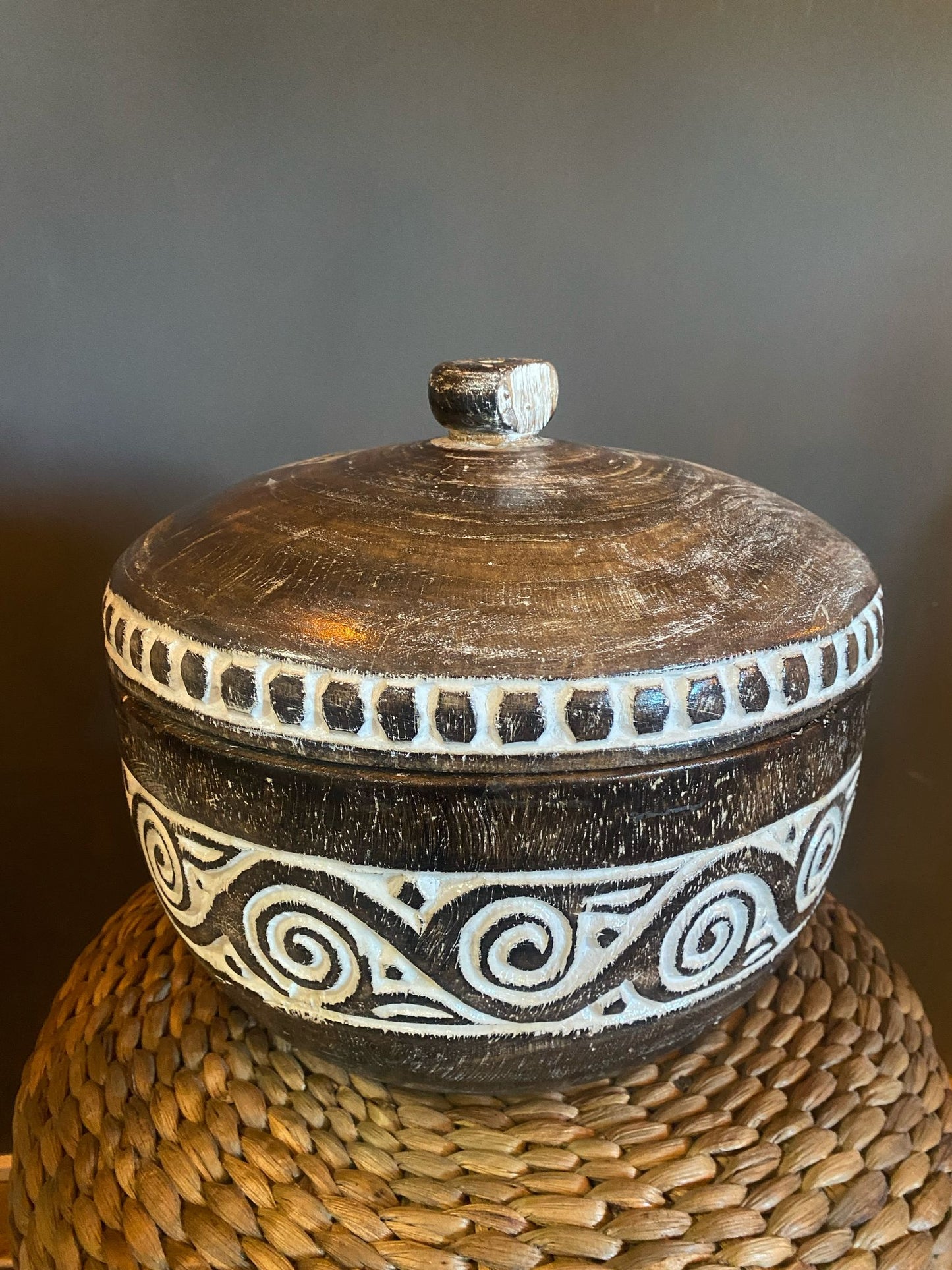 Timor wooden bowl with lid, Model Trucuk