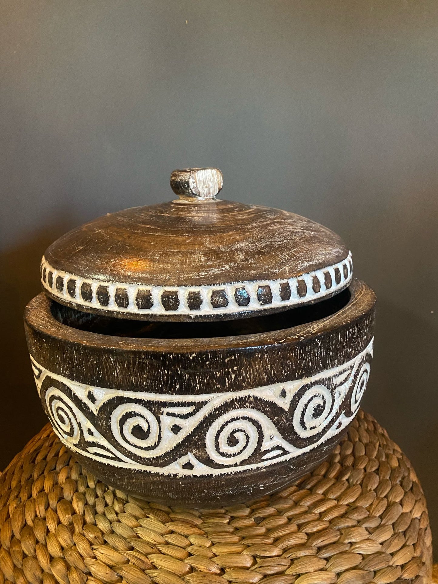 Timor wooden bowl with lid, Model Trucuk