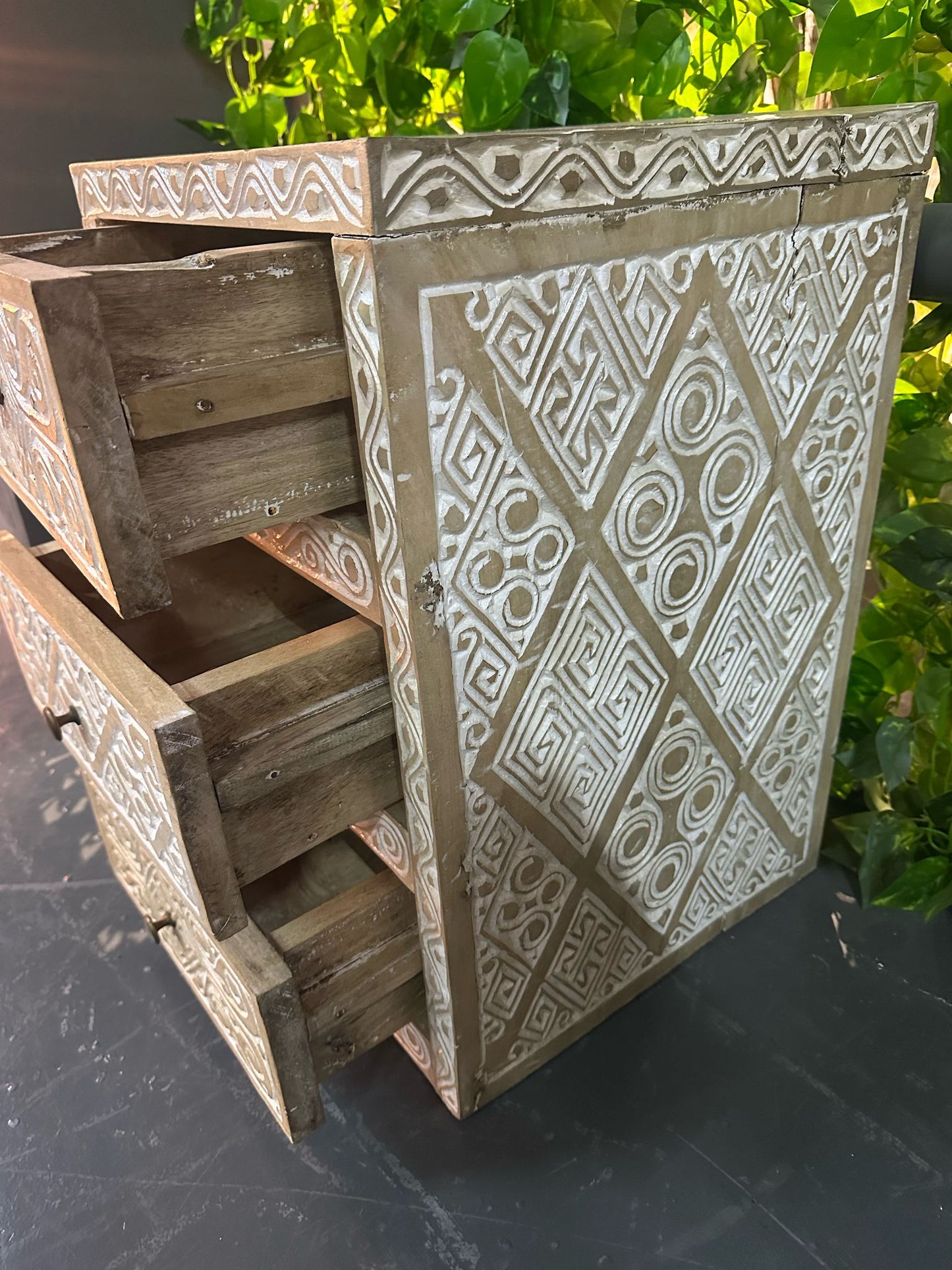 Nighttable Model Habe