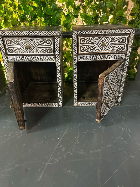 Nighttable Model Bajawa (Left or right turning)