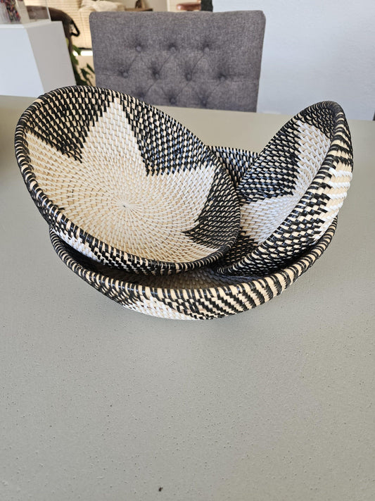 Set of 3 rattan bowls