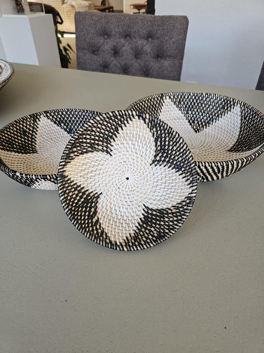 Set of 3 rattan bowls