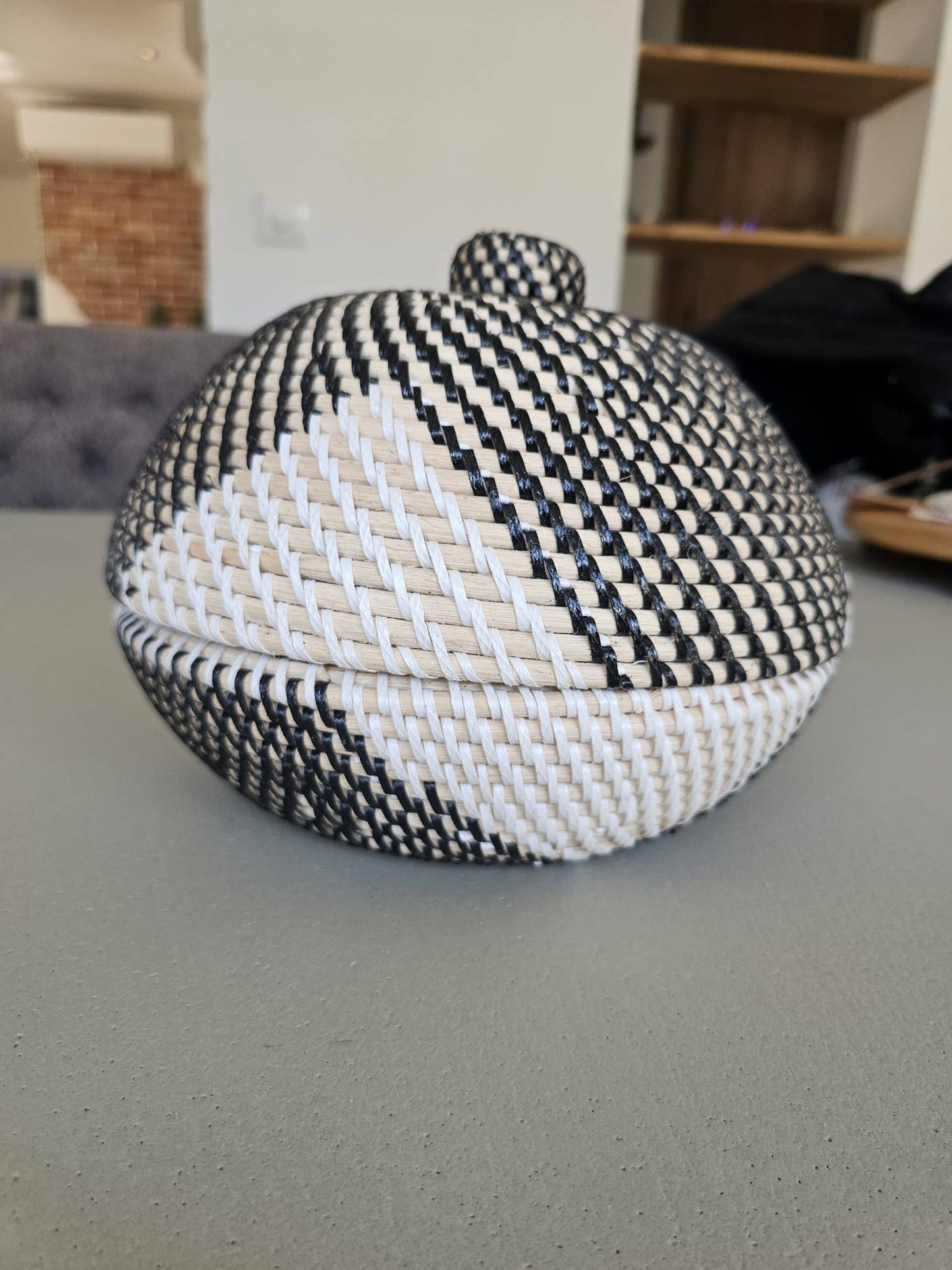 Rattan bowl with lit