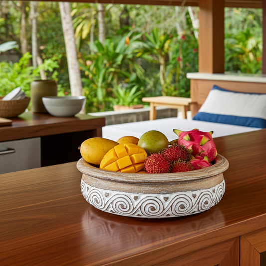 Timorese-style hand-carved fruit bowl. Model Lingkaran