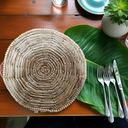 Round woven natural fiber placemat. Model Mendony