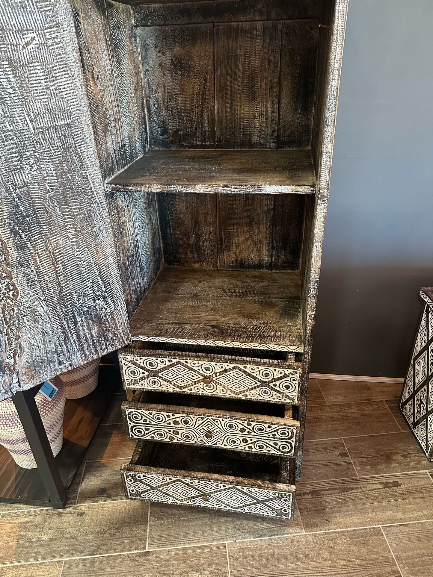 Cabinet with 3 drawers, Model Lemari